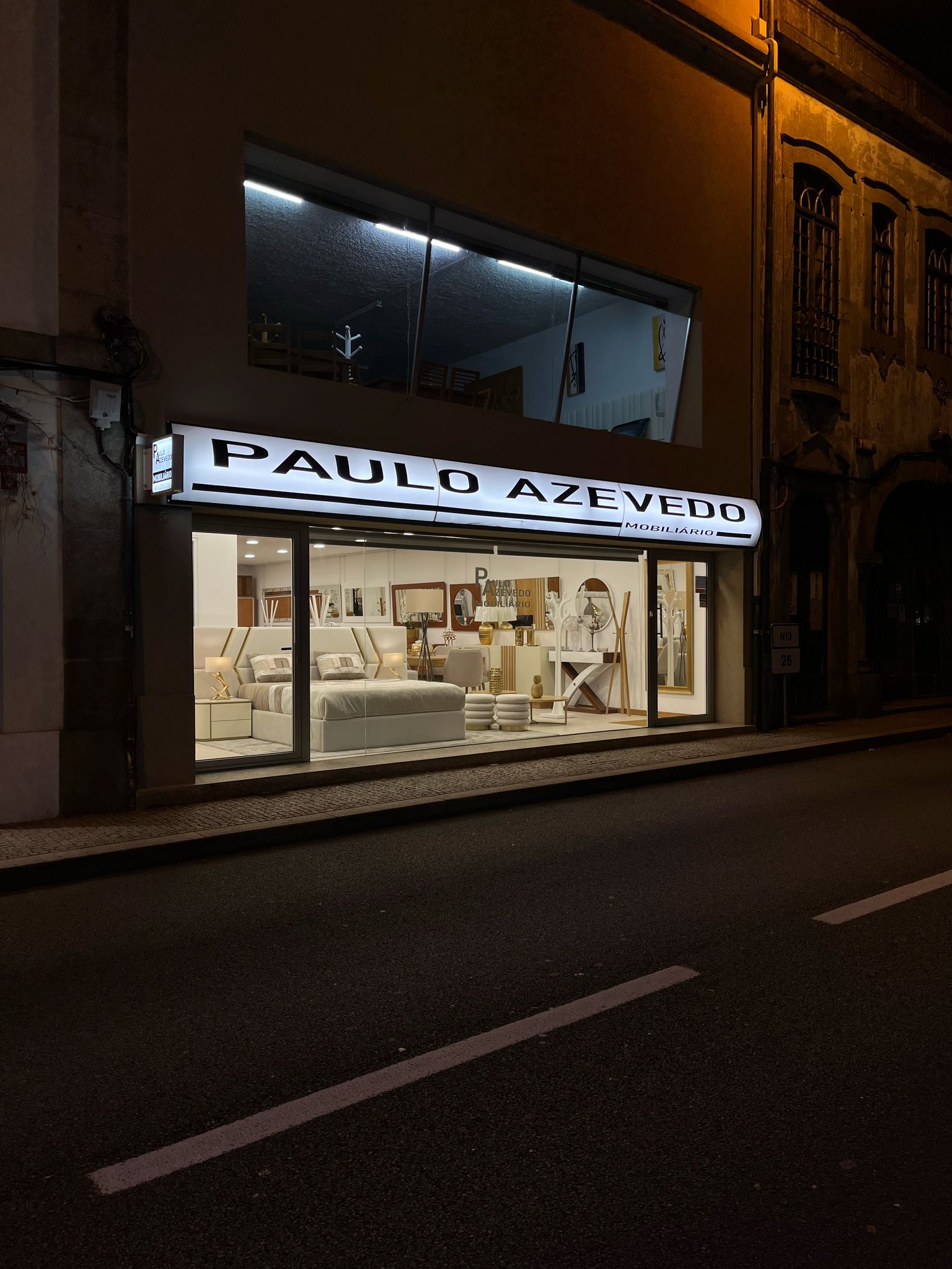 Interior da loja Paulo Azevedo Mobiliário